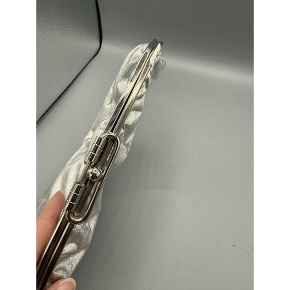 Vintage Silver Metallic Ruched Kiss Lock Clutch Purse Evening Bag ~ 11” - Picture 4 of 6